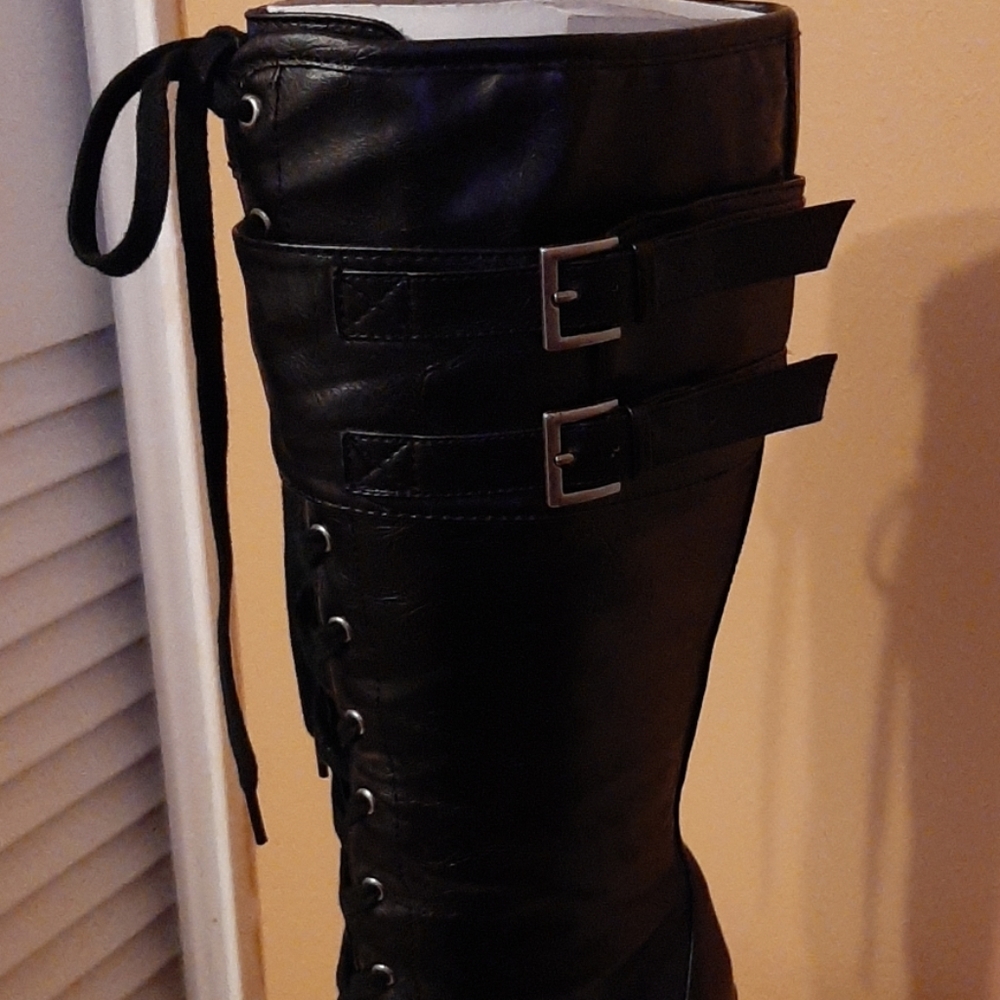 Boots - Picture 3 of 4
